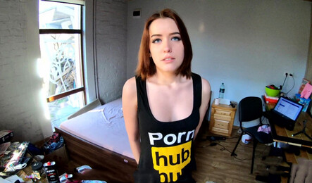 Впустила коллектора в дом и изменила парню