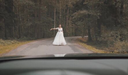 Красивая невеста сбежала со свадьбы и вот что с ней произошло потом..