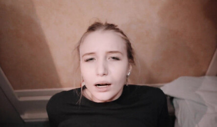 Как я ехал в поезде с похотливой попутчицей