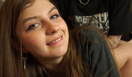 В этот раз девушка не отказалась от секса в обе дырки